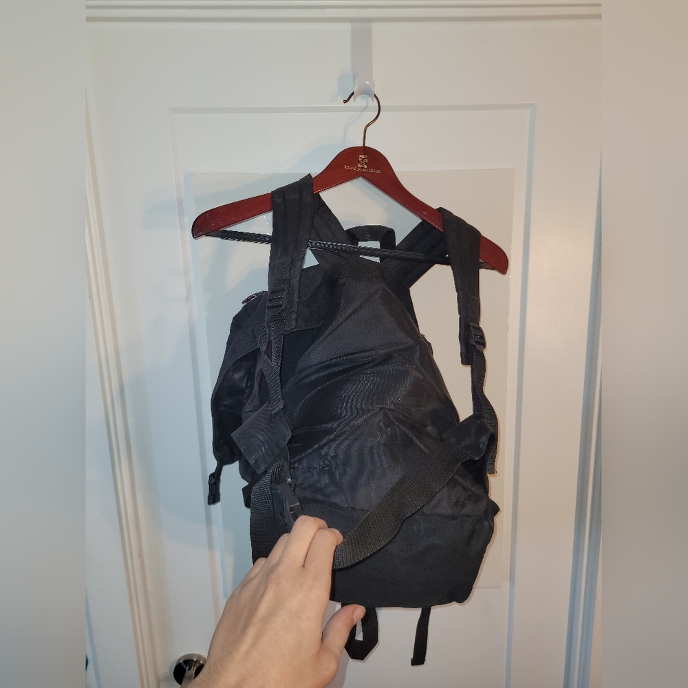 Very large backpack - Picture 4 of 8